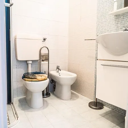 דירה A Modern Flat A Stones Throw From The