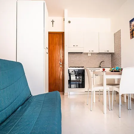 Apartment A Modern Flat A Stones Throw From The
