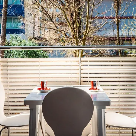 A Modern Flat A Stones Throw From The
